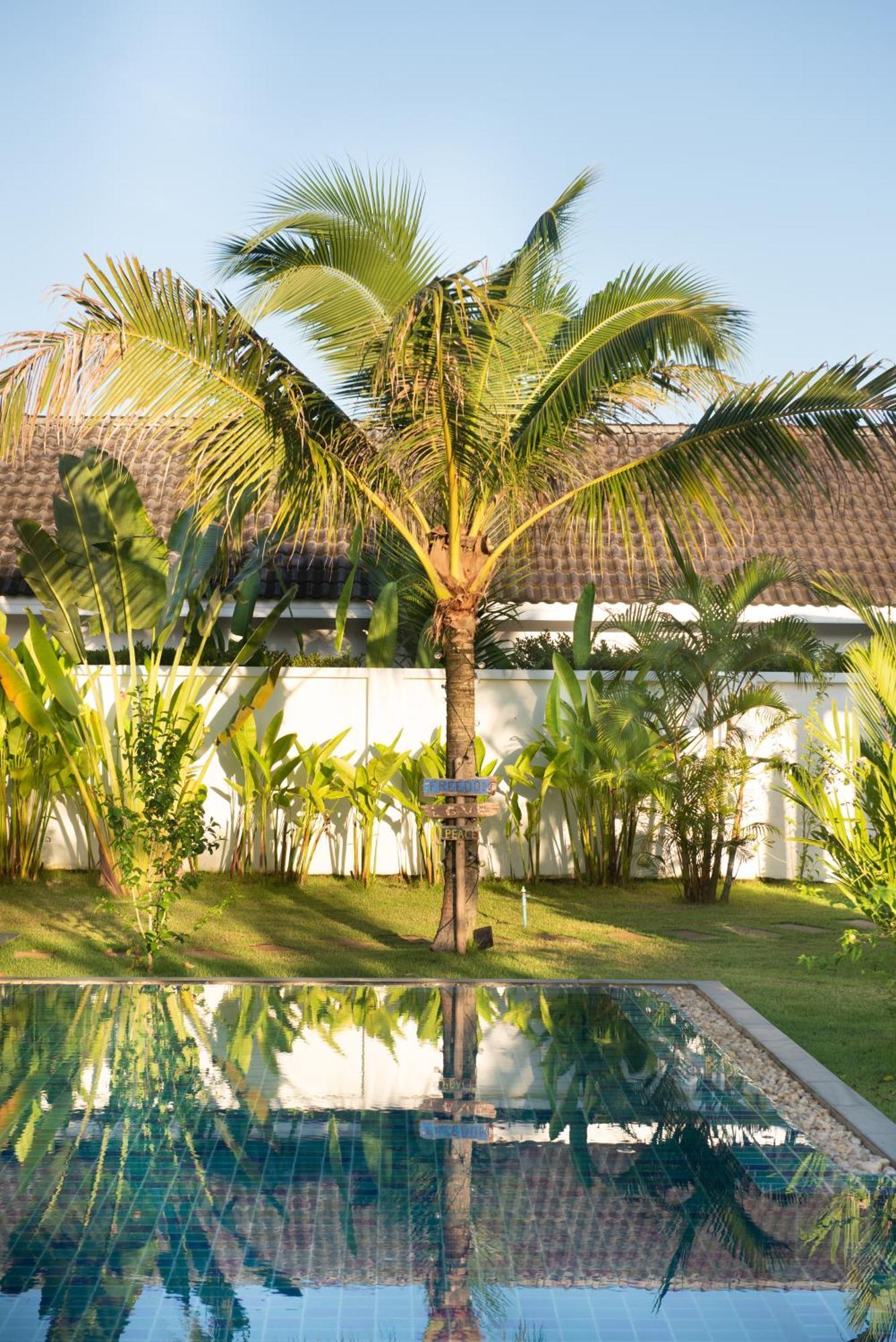 Bungalow Khao Lak Exterior photo